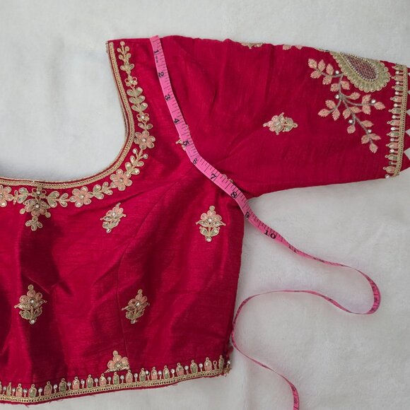 Red and Gold Embroidered Organza Saree NEGOTIABLE - Picture 4 of 8